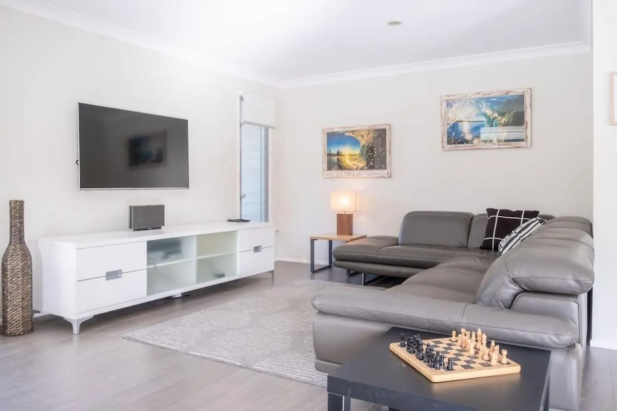 Moffat Beach, Large Families & Friends Unite Here! Caloundra Holiday home