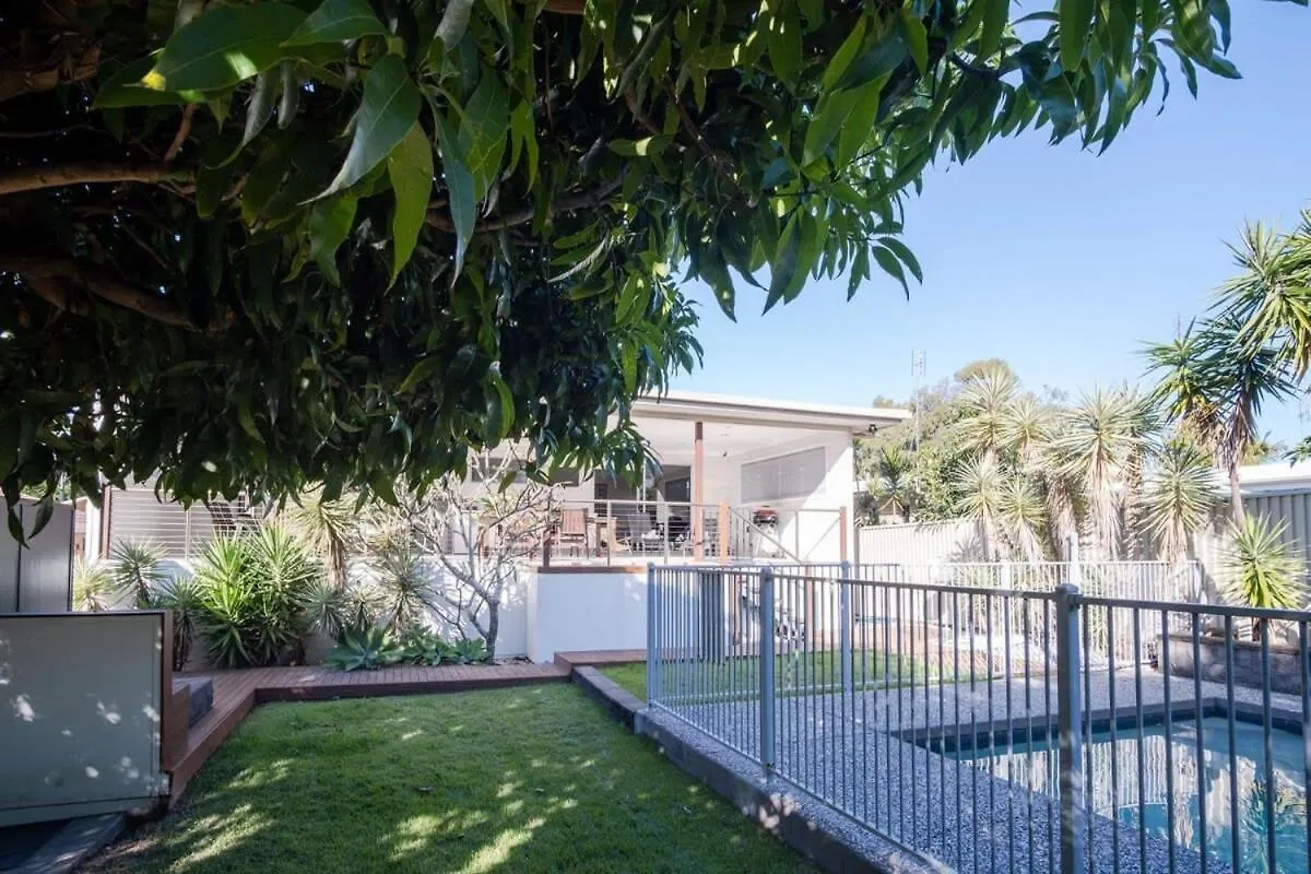 Moffat Beach, Large Families & Friends Unite Here! Caloundra Holiday home