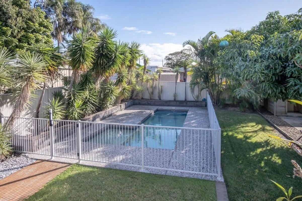 Moffat Beach, Large Families & Friends Unite Here! Caloundra